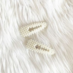 Jumbo pearl hairclips